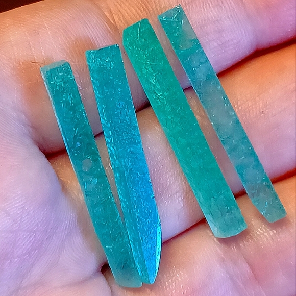 2pcs. NATURAL EMERALD COLOMBIAN TANSPARENT STICKS LOOSE GEMSTONES POLISHED LOT 2 - Picture 4 of 5